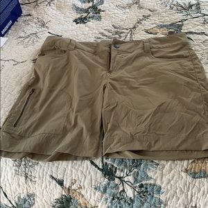 Prana beige hiking shorts sz 8